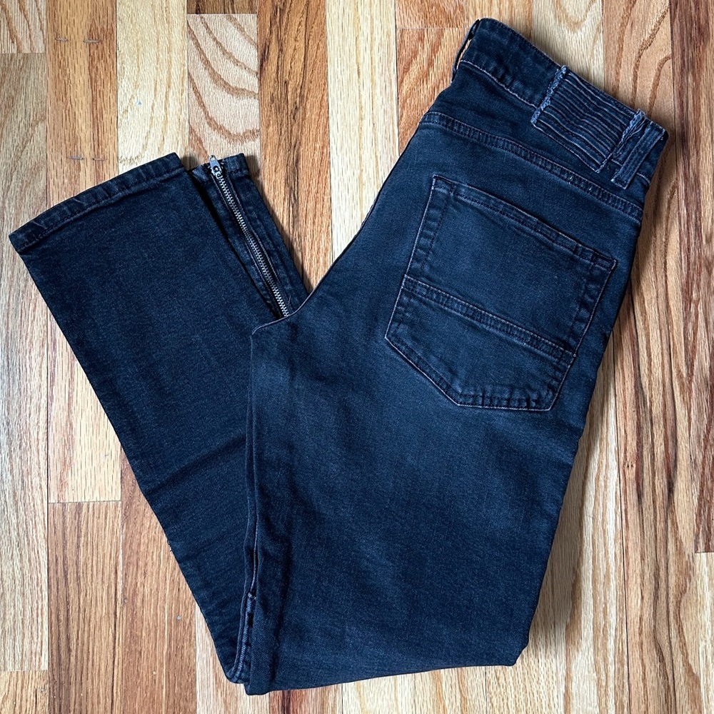 Skinny Crop Jeans with Zipper Details